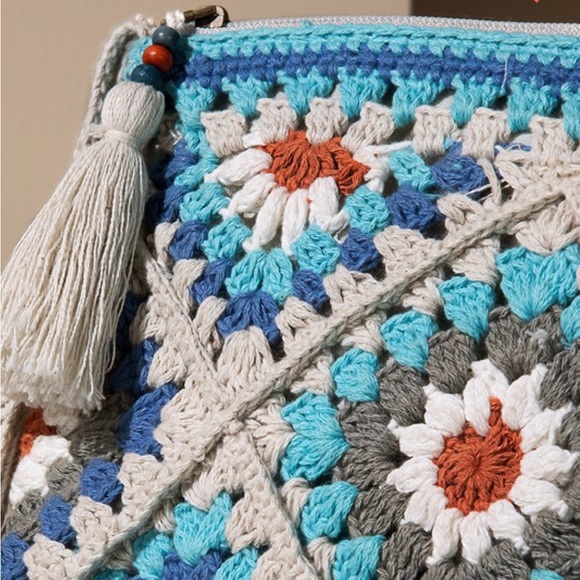 Handmade Granny Square Crochet Tile Pouch/ Clutch/ wristlet in Periwinkle blue - Picture 7 of 14